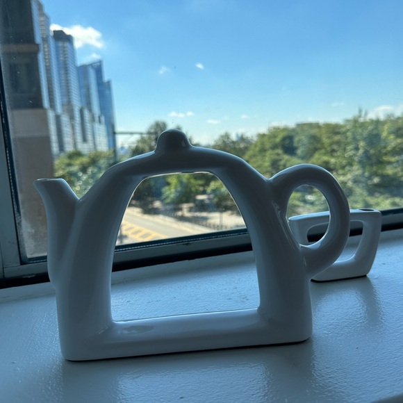 Sage & Sill white acrylic tea set vase/decor - Picture 6 of 8